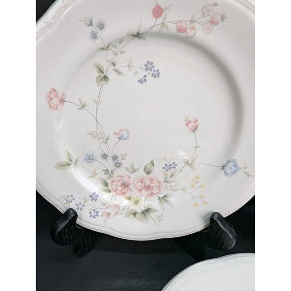 Mikasa Dinner At Eight DB 010 Gardena 1 Rimmed Serving Bowl and 2 Salad Plates - Picture 5 of 9